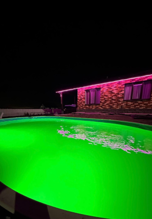 Светодиодный прожектор для бассейна с д/у Светодиодный прожектор для бассейна с д/у